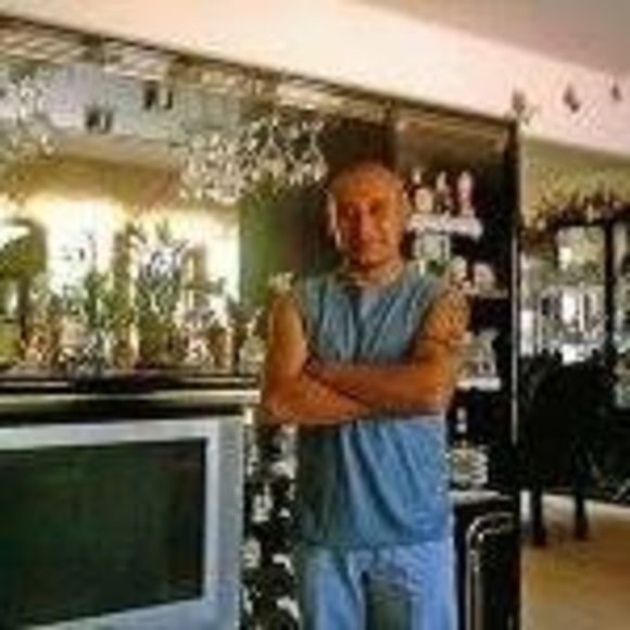 Meet your Posher, Luis - Picture 1 of 1